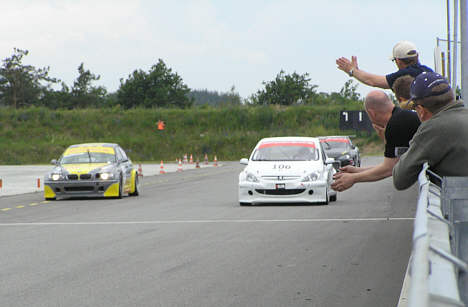 I Danish Endurance Championship spiller teamwork og gode mekanikere en væsentlig rolle i løbet, og de går af samme årsag helt op i det, en parameter der er meget væsentlig i langdistanceløb.